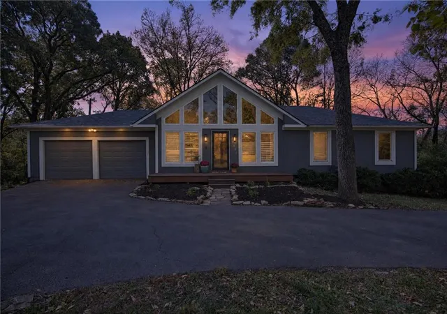 Photo 3 of Sale Pending at 27351 W 87th Street, Lenexa, KS 66227 | MLS# 2646685 | Listing updated on 2026-10-17