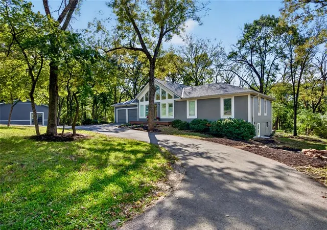 Photo 4 of Sale Pending at 27351 W 87th Street, Lenexa, KS 66227 | MLS# 2646685 | Listing updated on 2026-10-17