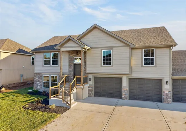 Photo 1 of Single family home for sale at 583 Skyview Ln, Liberty, MO 64068 | MLS# 2646686 | Listing updated on 2026-10-29