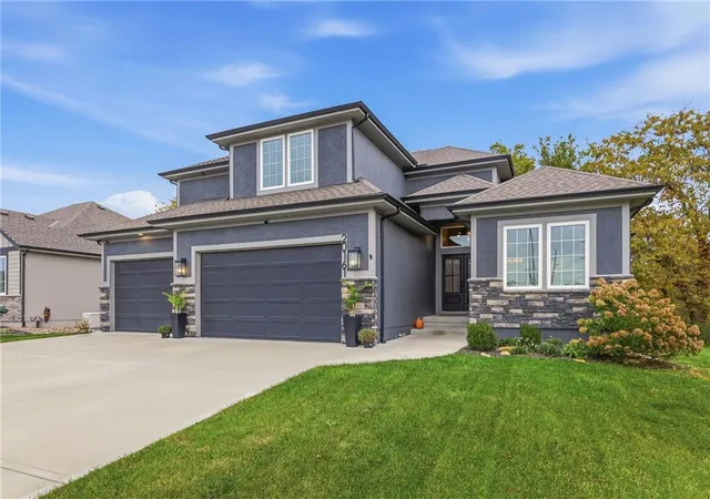 Single family home for sale at 20161 Cooper St, Spring Hill, KS 66083 | MLS# 2646689