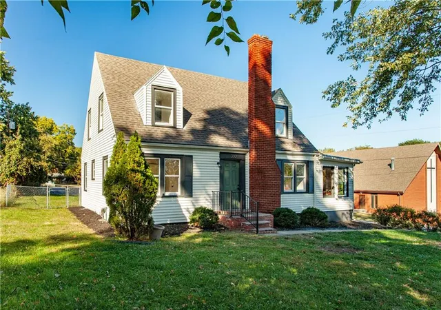 Photo 2 of Single family home for sale at 222 Ne 43rd Street, Kansas City, MO 64116 | MLS# 2646691 | Listing updated on 2026-10-15