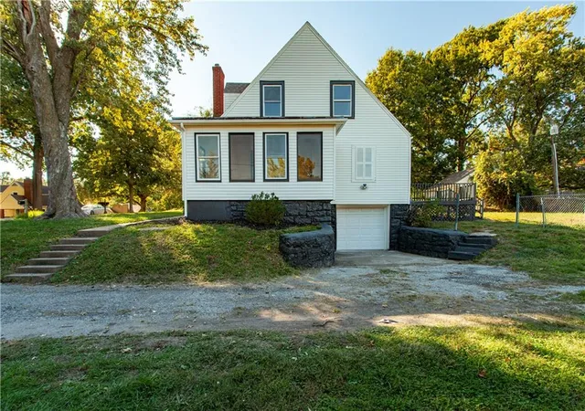 Photo 3 of Single family home for sale at 222 NE 43rd Street, Kansas City, MO 64116 | MLS# 2646691 | Listing updated on 2026-10-15
