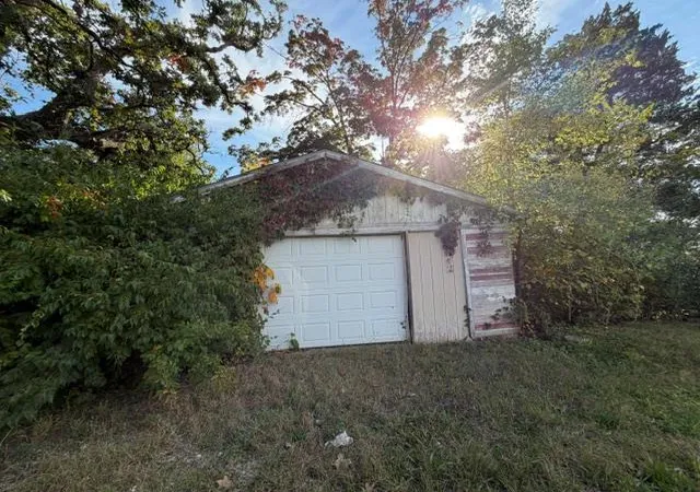 Photo 6 of Single family home for sale at 116 Cliff Dr, Excelsior Springs, MO 64024 | MLS# 2646693 | Listing updated on 2026-10-15