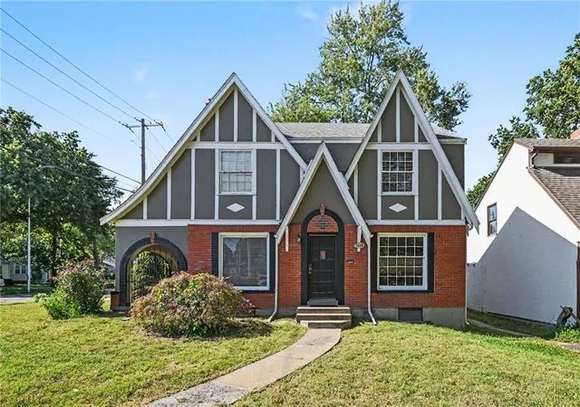 Single family home for sale at 7440 Harrison St, Kansas City, MO 64131 | MLS# 2646704