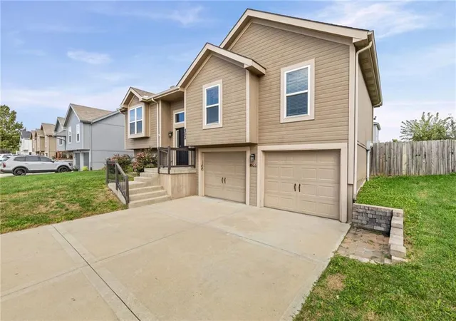 Photo 2 of Single family home for sale at 502 193rd Street, Smithville, MO 64089 | MLS# 2646706 | Listing updated on 2026-10-15