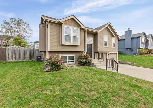 Photo 3 of Single family home for sale at 502 193rd Street, Smithville, MO 64089 | MLS# 2646706 | Listing updated on 2026-10-15