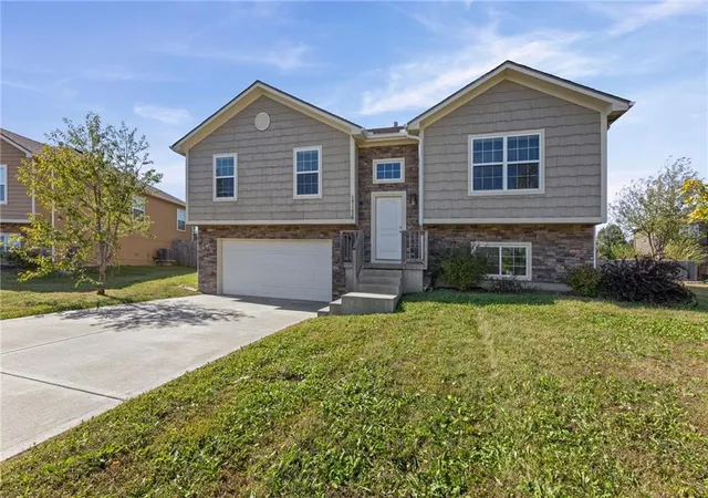 Photo 2 of Single family home for sale at 17176 S Kill Crk Rd, Gardner, KS 66030 | MLS# 2646709 | Listing updated on 2026-10-15