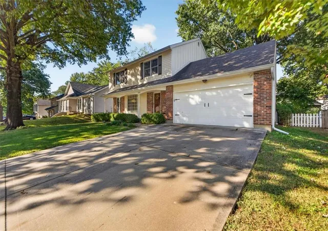 Photo 3 of Single family home for sale at 10228 Caenen Dr, Lenexa, KS 66215 | MLS# 2646711 | Listing updated on 2026-10-15