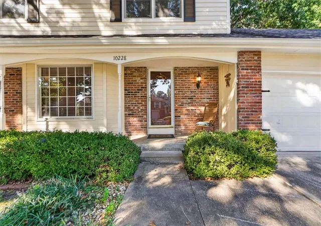 Photo 4 of Single family home for sale at 10228 Caenen Dr, Lenexa, KS 66215 | MLS# 2646711 | Listing updated on 2026-10-15