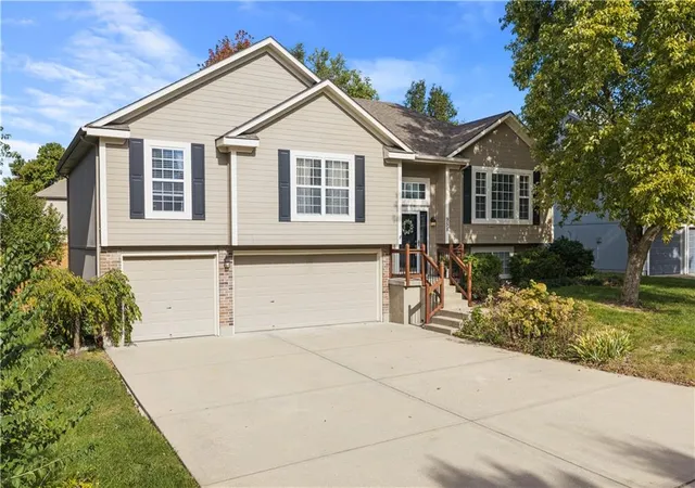 Single family home for sale at 958 NW Maplewood Ct, Grain Valley, MO 64029 | MLS# 2646718