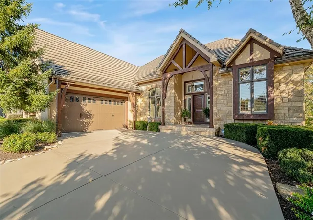 Photo 2 of Single family home for sale at 8959 Chestnut St, Lenexa, KS 66220 | MLS# 2646719 | Listing updated on 2026-10-17