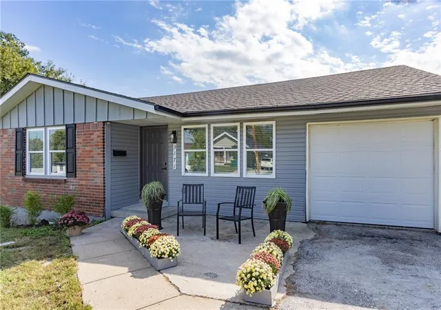 Photo 2 of Single family home for sale at 3171 Cleveland Ave, Kansas City, KS 66104 | MLS# 2646723 | Listing updated on 2026-10-16
