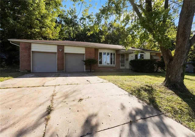 Photo 1 of Single family home for sale at 8431 Glenwood St, Overland Park, KS 66212 | MLS# 2646728 | Listing updated on 2026-10-13
