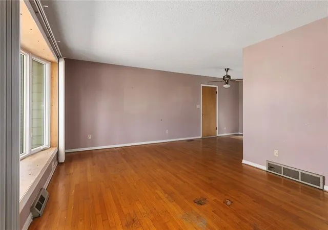 Photo 2 of Single family home for sale at 8431 Glenwood St, Overland Park, KS 66212 | MLS# 2646728 | Listing updated on 2026-10-13