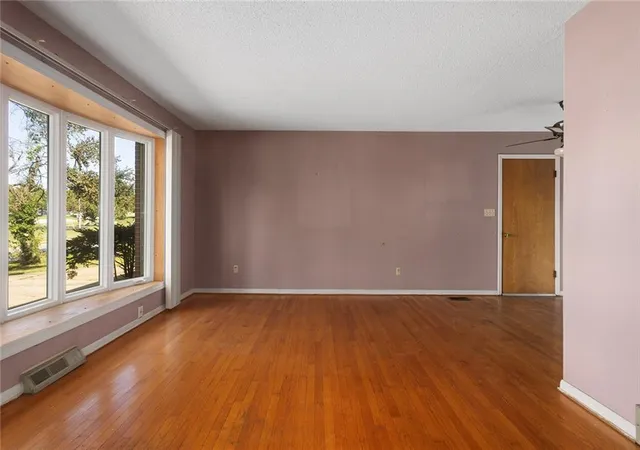 Photo 3 of Single family home for sale at 8431 Glenwood St, Overland Park, KS 66212 | MLS# 2646728 | Listing updated on 2026-10-13