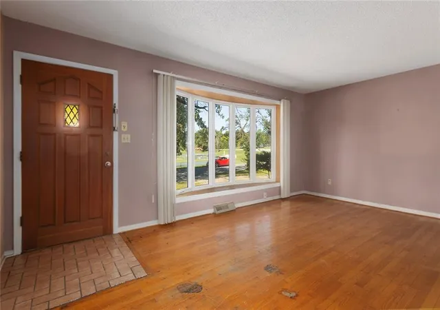 Photo 4 of Single family home for sale at 8431 Glenwood St, Overland Park, KS 66212 | MLS# 2646728 | Listing updated on 2026-10-13