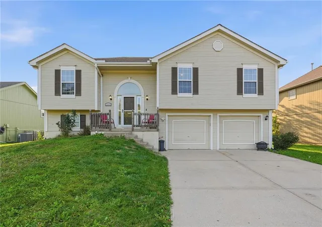 Photo 1 of Single family home for sale at 10924 N Marsh Ave, Kansas City, MO 64157 | MLS# 2646729 | Listing updated on 2026-10-28