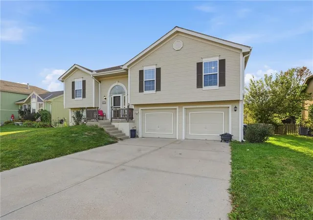 Photo 2 of Single family home for sale at 10924 N Marsh Ave, Kansas City, MO 64157 | MLS# 2646729 | Listing updated on 2026-10-28