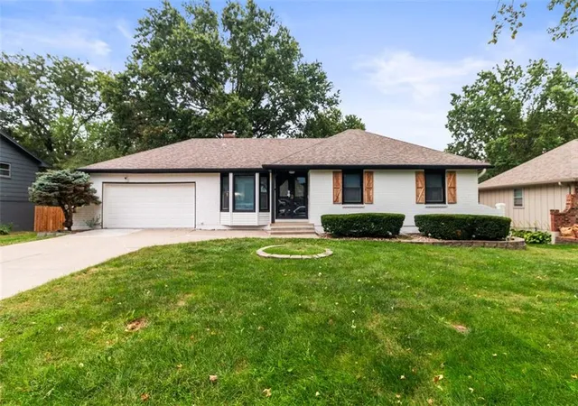 Photo 1 of Single family home for sale at 211 Se Noeleen Ln, Lee's Summit, MO 64063 | MLS# 2646731 | Listing updated on 2026-10-17