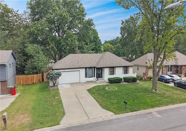 Photo 2 of Single family home for sale at 211 Se Noeleen Ln, Lee's Summit, MO 64063 | MLS# 2646731 | Listing updated on 2026-10-17