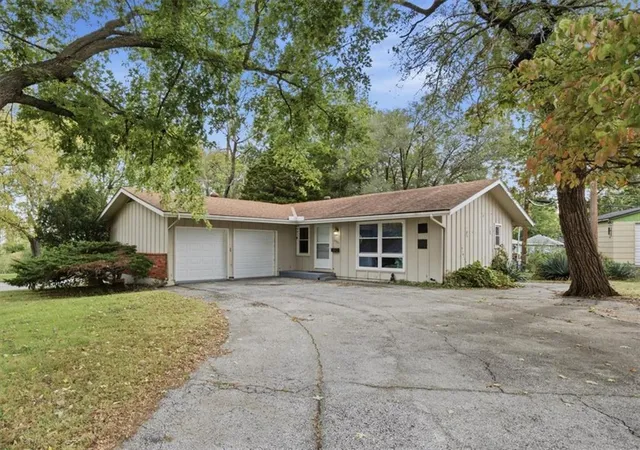 Photo 1 of Single family home for sale at 3501 Woodbury St, Independence, MO 64055 | MLS# 2646736 | Listing updated on 2026-10-26
