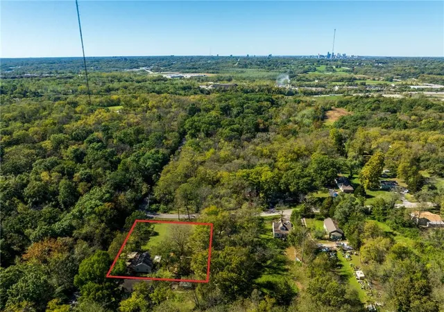 Photo 3 of Single family home for sale at 8648 E 27th Street, Kansas City, MO 64129 | MLS# 2646738 | Listing updated on 2026-10-21