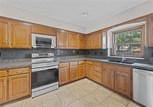 Photo 4 of Sale Pending at 14804 W 84th Terrace, Lenexa, KS 66215 | MLS# 2646745 | Listing updated on 2026-10-19