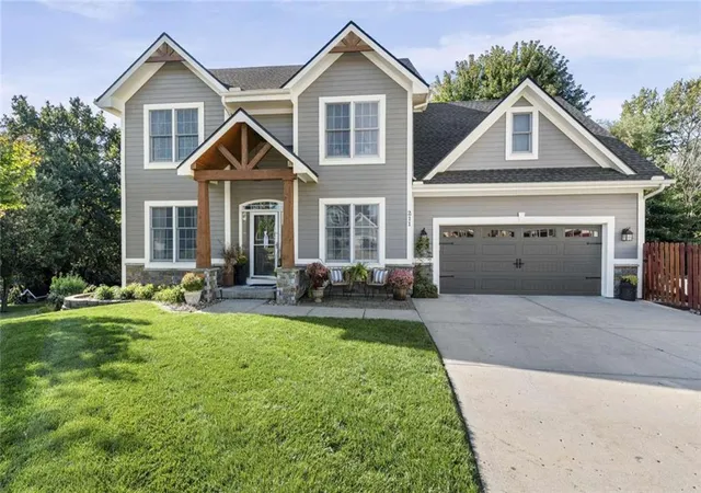 Photo 1 of Single family home for sale at 211 Surrey Ct, Smithville, MO 64089 | MLS# 2646747 | Listing updated on 2026-10-13