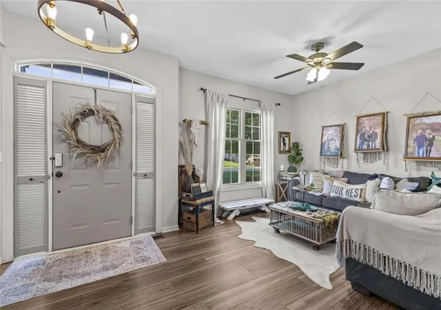 Photo 2 of Single family home for sale at 211 Surrey Ct, Smithville, MO 64089 | MLS# 2646747 | Listing updated on 2026-10-13