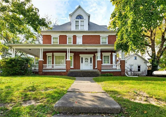 Single family home for sale at 514 E 8th Street, Trenton, MO 64683 | MLS# 2646748