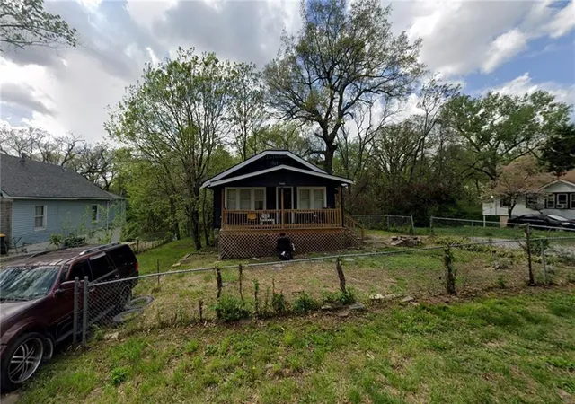 Photo 1 of Single family home for sale at 7000 Spruce St, Kansas City, MO 64132 | MLS# 2646749 | Listing updated on 2026-10-20