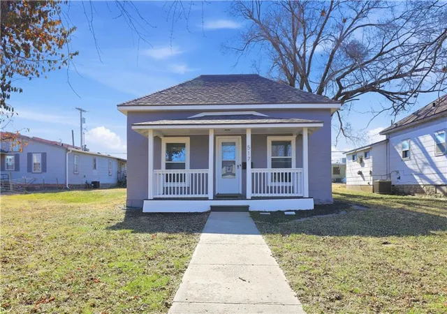 Photo 1 of Single family home for sale at 517 Parker Ave, Osawatomie, KS 66064 | MLS# 2646751 | Listing updated on 2026-10-17