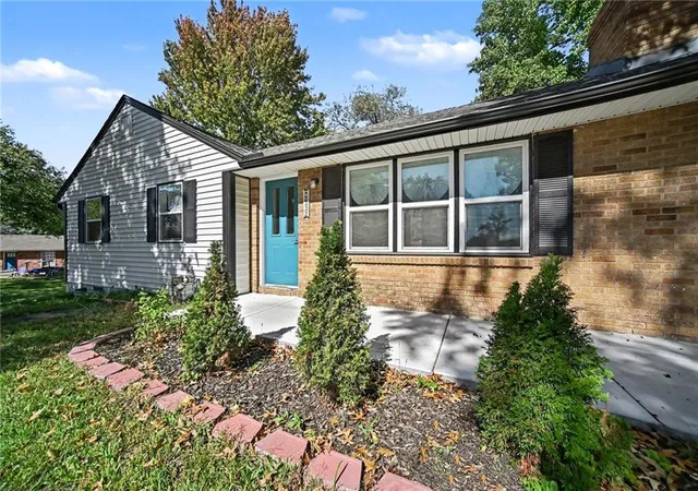 Photo 2 of Single family home for sale at 7332 Parallel Pkwy, Kansas City, KS 66112 | MLS# 2646756 | Listing updated on 2026-10-17