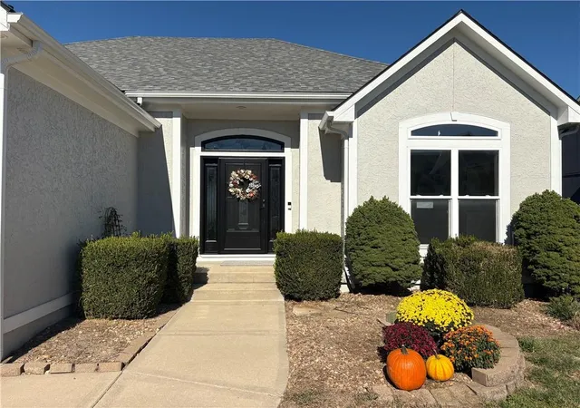Photo 3 of Single family home for sale at 3004 SW Silverspur Ln, Lees Summit, MO 64081 | MLS# 2646759 | Listing updated on 2026-10-25