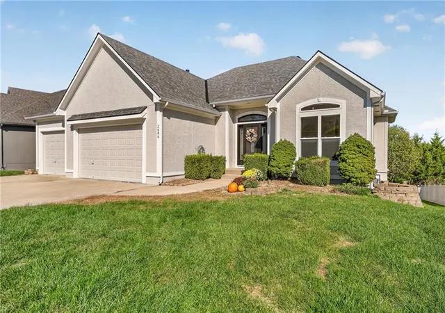Single family home for sale at 3004 SW Silverspur Ln, Lees Summit, MO 64081 | MLS# 2646759
