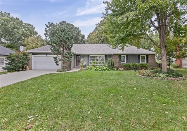 Single family home for sale at 6527 Maple Dr, Mission, KS 66202 | MLS# 2646760