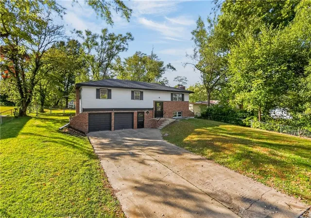 Photo 1 of Single family home for sale at 11144 N Kenwood Ave, Kansas City, MO 64155 | MLS# 2646766 | Listing updated on 2026-10-28