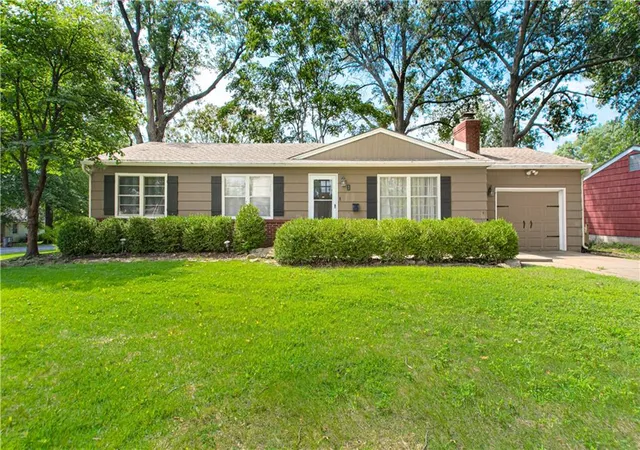 Photo 1 of Single family home for sale at 1 W 96th Terrace, Kansas City, MO 64114 | MLS# 2646773 | Listing updated on 2026-10-19
