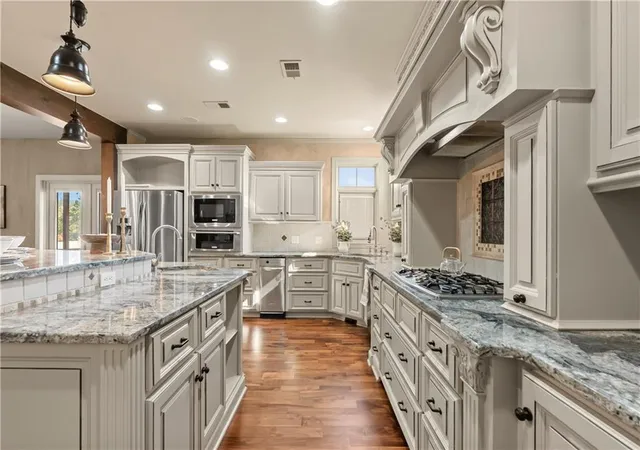 Photo 2 of Single family home for sale at 9701 Windsor Dr, Lees Summit, MO 64086 | MLS# 2646775 | Listing updated on 2026-10-30
