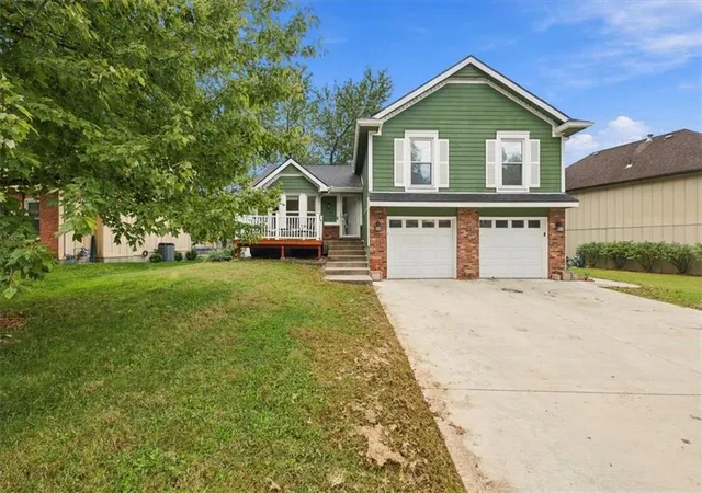 Photo 2 of Single family home for sale at 3517 Remington Ln, Leavenworth, KS 66048 | MLS# 2646778 | Listing updated on 2026-10-20