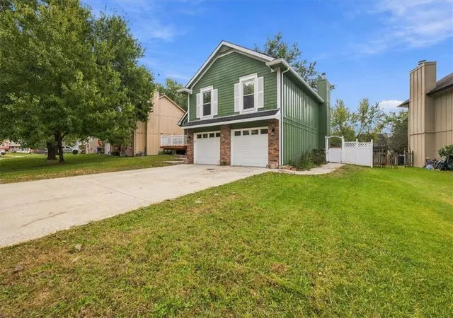 Photo 3 of Single family home for sale at 3517 Remington Ln, Leavenworth, KS 66048 | MLS# 2646778 | Listing updated on 2026-10-20