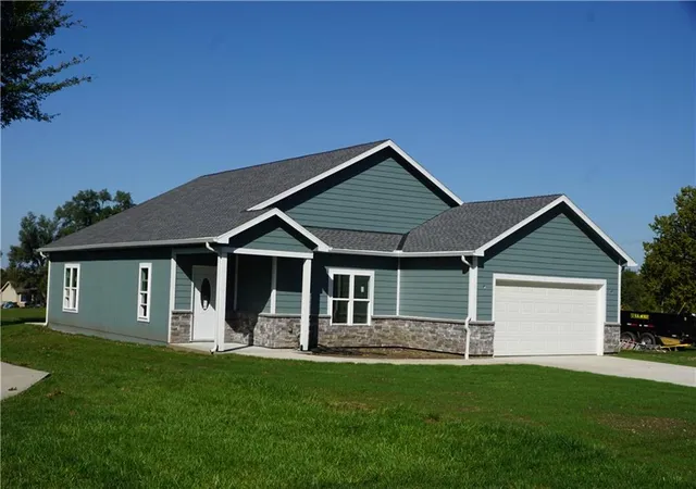 Photo 1 of Single family home for sale at 703 N Jefferson St, Spring Hill, KS 66083 | MLS# 2646784 | Listing updated on 2026-10-22