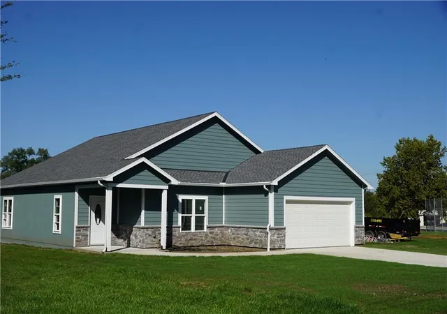 Photo 2 of Single family home for sale at 703 N Jefferson St, Spring Hill, KS 66083 | MLS# 2646784 | Listing updated on 2026-10-22