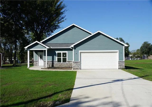 Photo 3 of Single family home for sale at 703 N Jefferson St, Spring Hill, KS 66083 | MLS# 2646784 | Listing updated on 2026-10-22