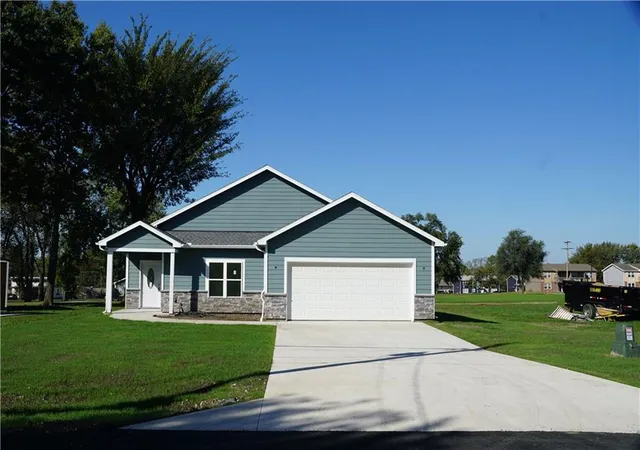 Photo 3 of Single family home for sale at 703 N Jefferson St, Spring Hill, KS 66083 | MLS# 2646784 | Listing updated on 2026-10-22