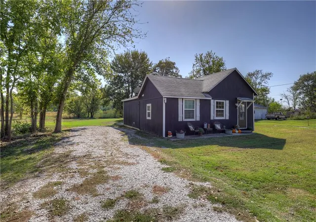 Photo 2 of Single family home for sale at 907 12th Street, Baxter Springs, KS 66713 | MLS# 2646791 | Listing updated on 2026-10-13
