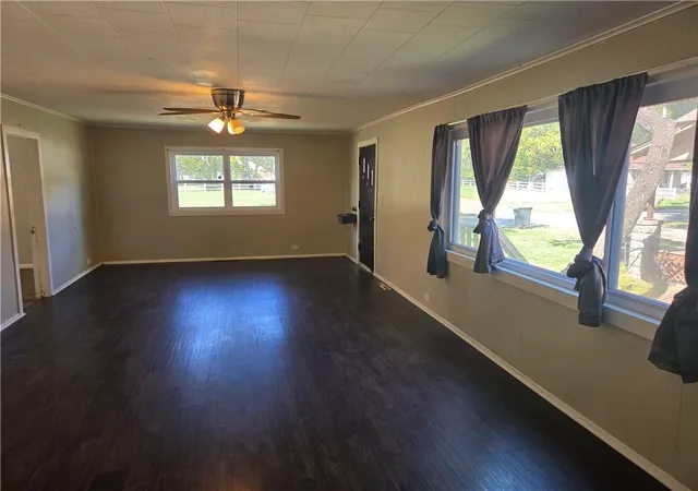 Photo 3 of Single family home for sale at 725 W 3rd Street, Pittsburg, KS 66762 | MLS# 2646792 | Listing updated on 2026-10-13