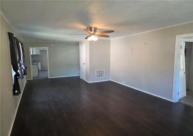 Photo 4 of Single family home for sale at 725 W 3rd Street, Pittsburg, KS 66762 | MLS# 2646792 | Listing updated on 2026-10-13