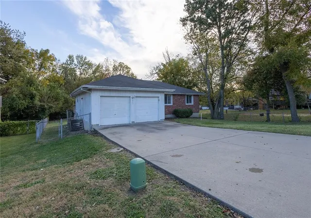 Photo 2 of Single family home for sale at 8909 E 87th Street, Raytown, MO 64138 | MLS# 2646793 | Listing updated on 2026-10-29