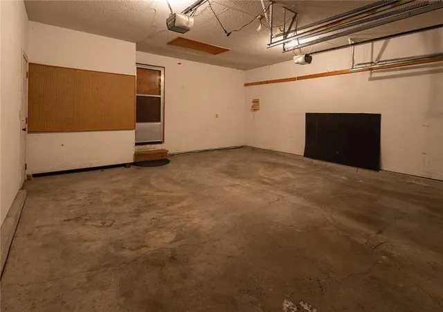 Photo 4 of Single family home for sale at 8909 E 87th Street, Raytown, MO 64138 | MLS# 2646793 | Listing updated on 2026-10-29